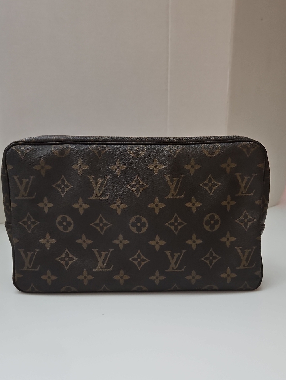 Authentic Louis Vuitton Monogram Canvas Trousse Toilette 23 Cosmetic Pouch